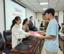 阿斯顿维拉内部会议纪要流出——窗口期队长鼓劲，欧联使命明确，临场指挥获称赞(关小刀临场任九)-lol全球总决赛官方网址