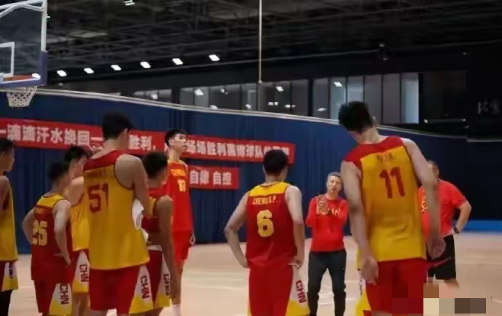 包含赛后体能课后，金州勇士强势反弹备战欧篮联，话题不断，资深球员宣示担当的词条