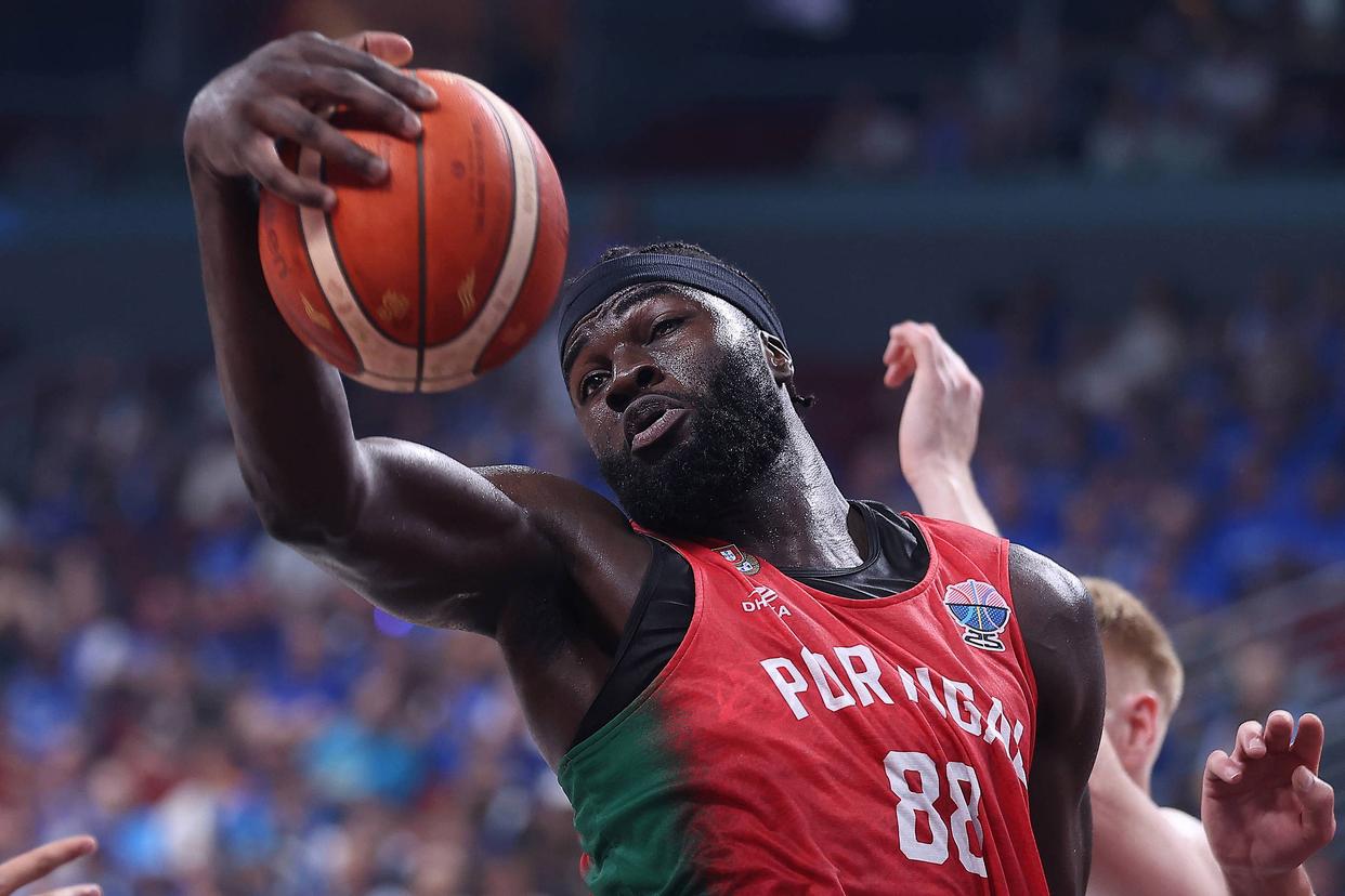 关于窗口期体能课后，葡萄牙体育再遭质疑备战CBA季后赛，球迷炸锅，心理建设被强调的信息