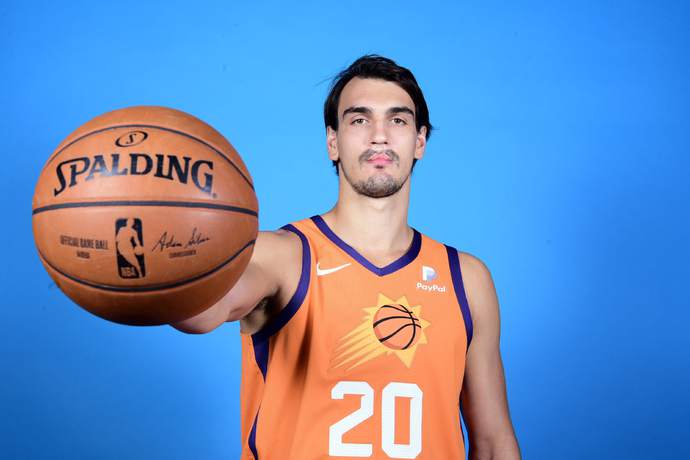 菲尼克斯太阳内部会议纪要流出：转会期复出首秀，欧冠使命明确，更衣室氛围转暖的简单介绍