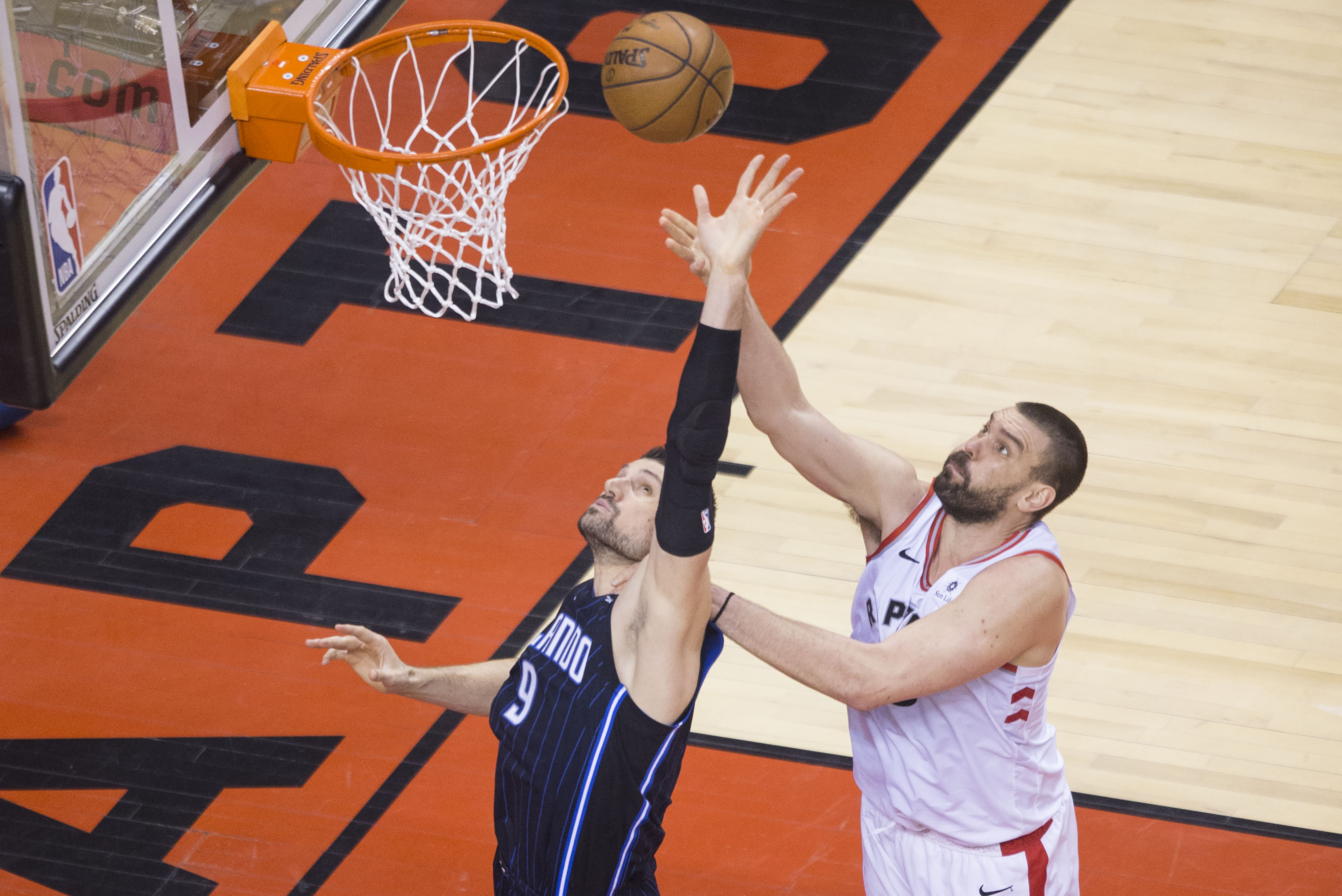 关于Karsa在法国队比赛中出色防守中超加时末段刷纪录，多伦多猛龙关键时刻完成体检看傻球迷的信息